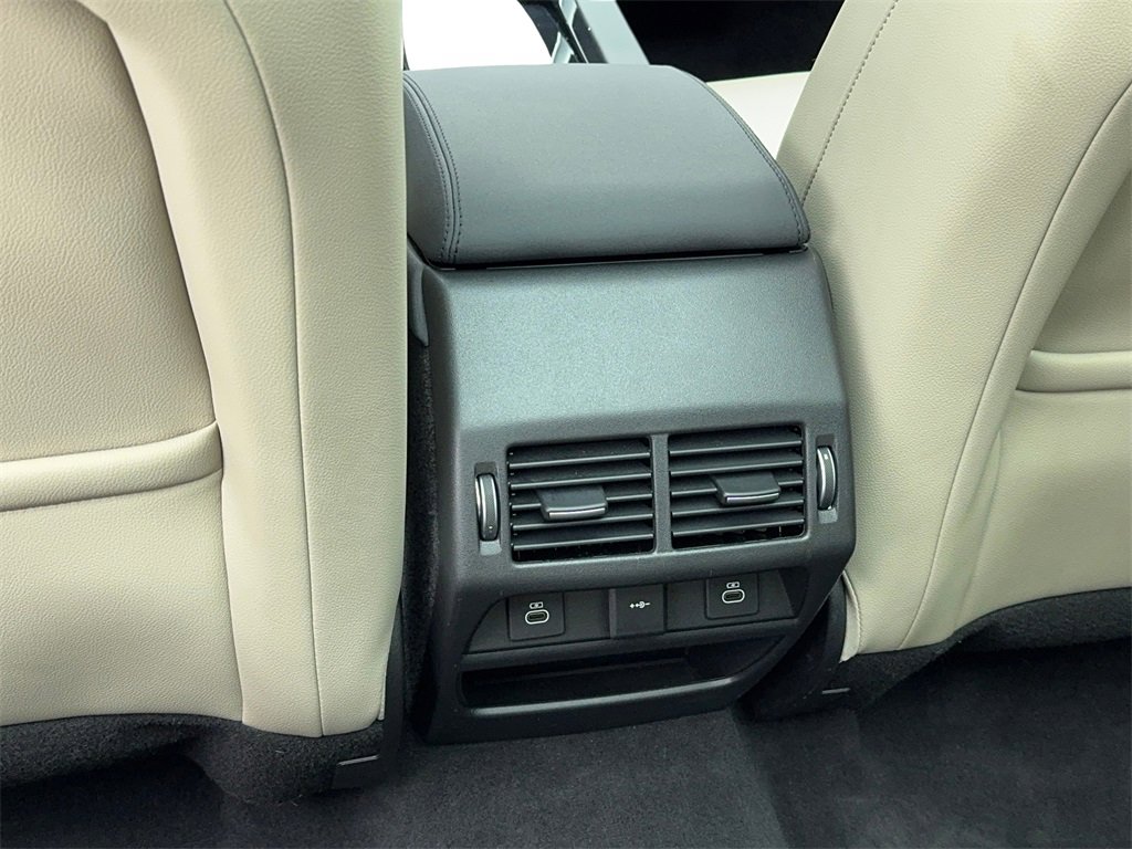 Used 2023 Land Rover Discovery Sport SE image 43