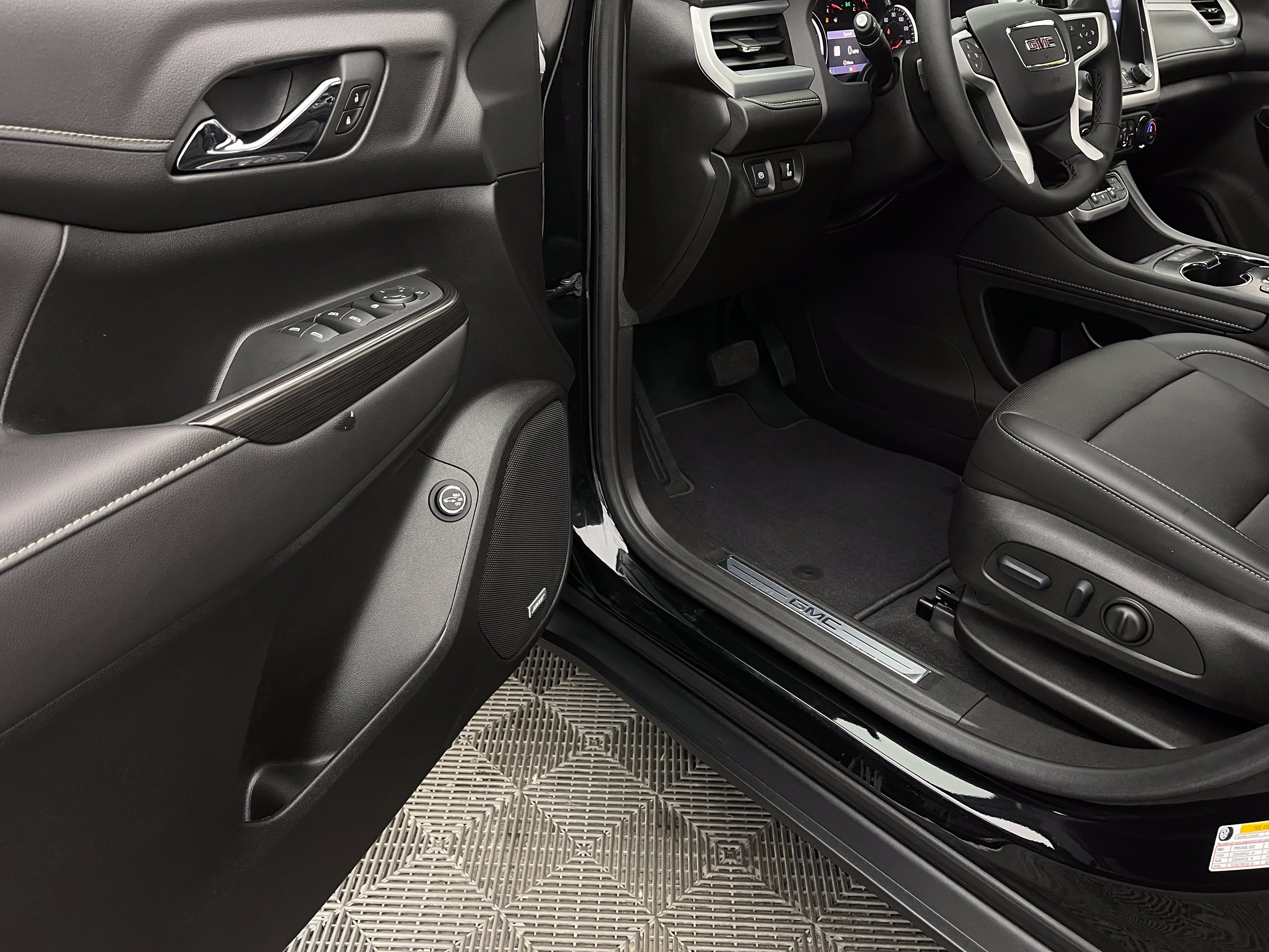 Used 2023 GMC Acadia SLT FWD image 15