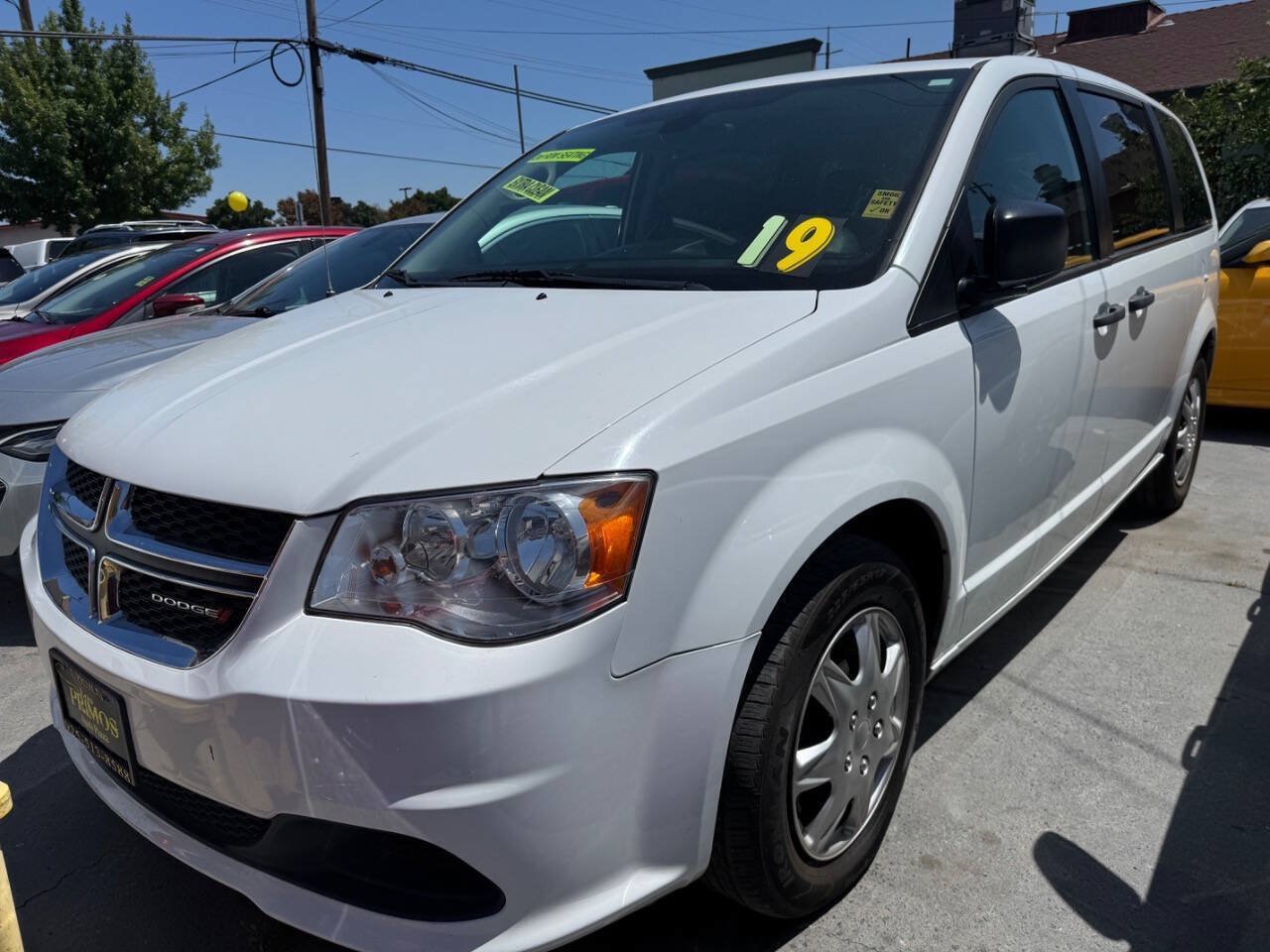 Used 2019 Dodge Grand Caravan SE FWD image 2