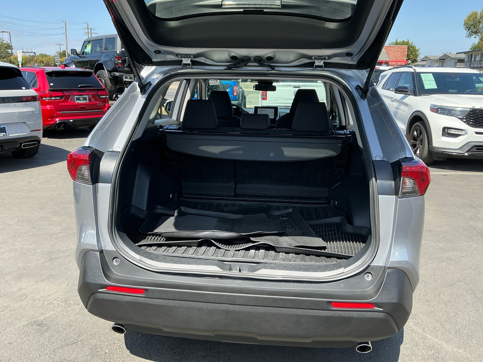 Used 2025 Toyota RAV4 LE AWD/4WD image 26