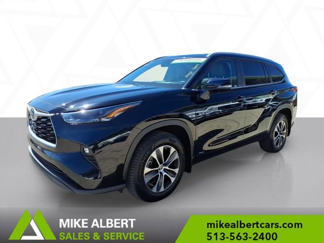 Used 2023 Toyota Highlander XLE image 3