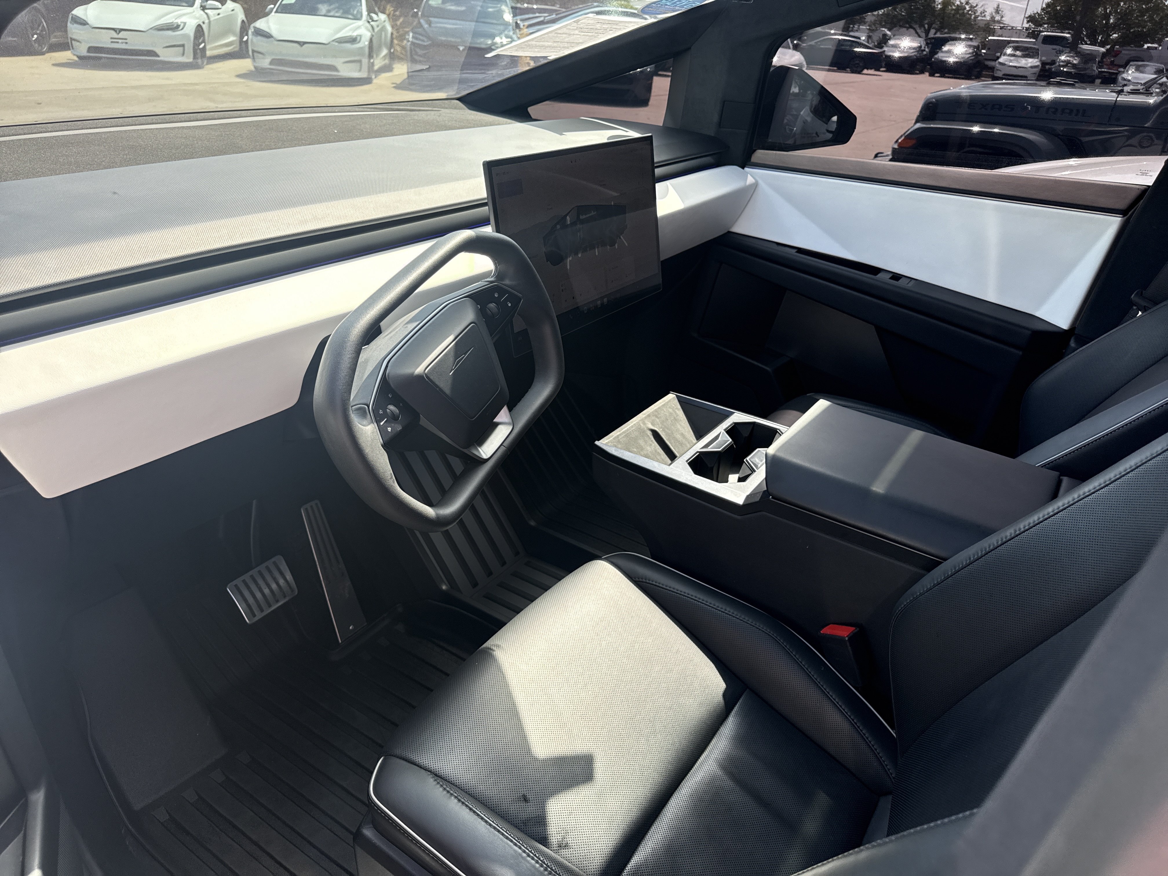 Used 2024 Tesla Cybertruck AWD Crew Cab image 4