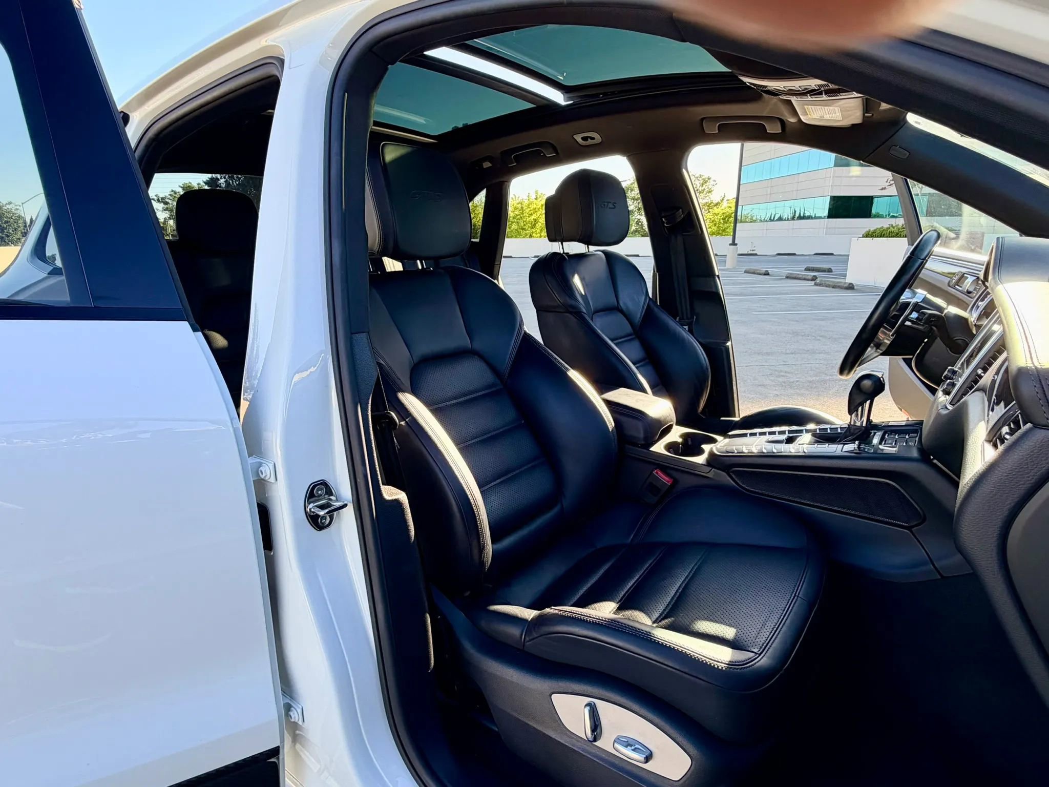 Used 2017 Porsche Macan GTS AWD/4WD image 25