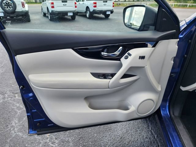 Used 2022 Nissan Rogue Sport SL w/ Premium Package FWD image 9