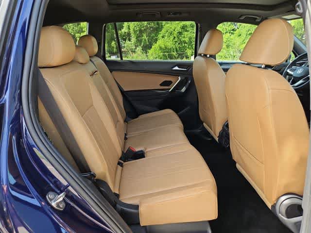 Used 2022 Volkswagen Tiguan SE w/ Panoramic Sunroof Package AWD/4WD image 18