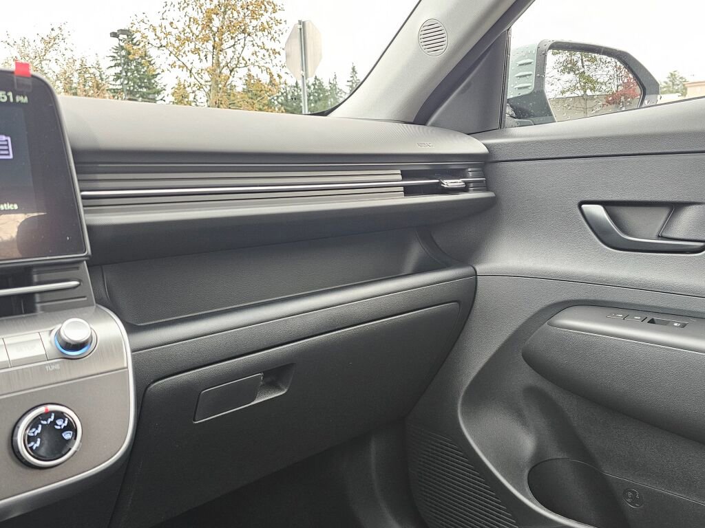 New 2026 Hyundai Kona SE image 21