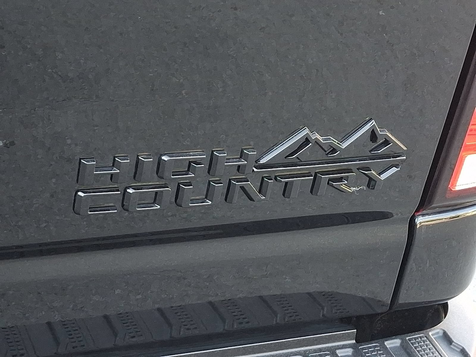 Used 2025 Chevrolet Silverado 2500 High Country w/ High Country Premium Package AWD/4WD image 29