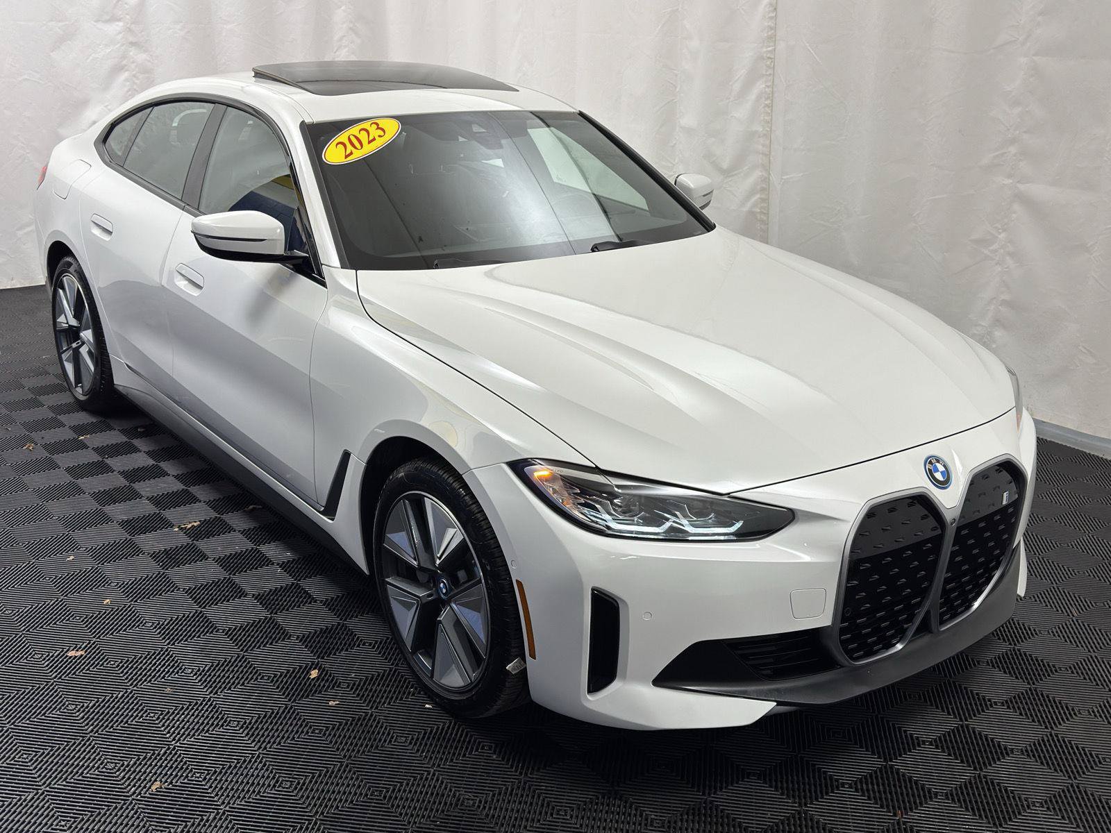 Used 2023 BMW i4 eDrive35 w/ Premium Package RWD image 16