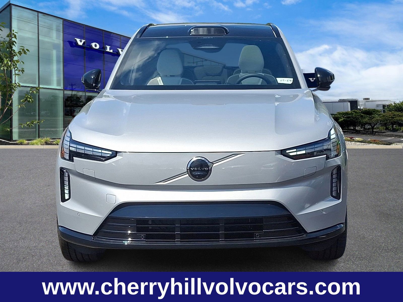 New 2025 Volvo EX90 Ultra image 2