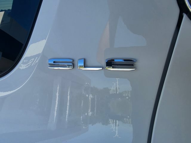 Used 2021 GMC Acadia SLE w/ Driver Convenience Package FWD image 12