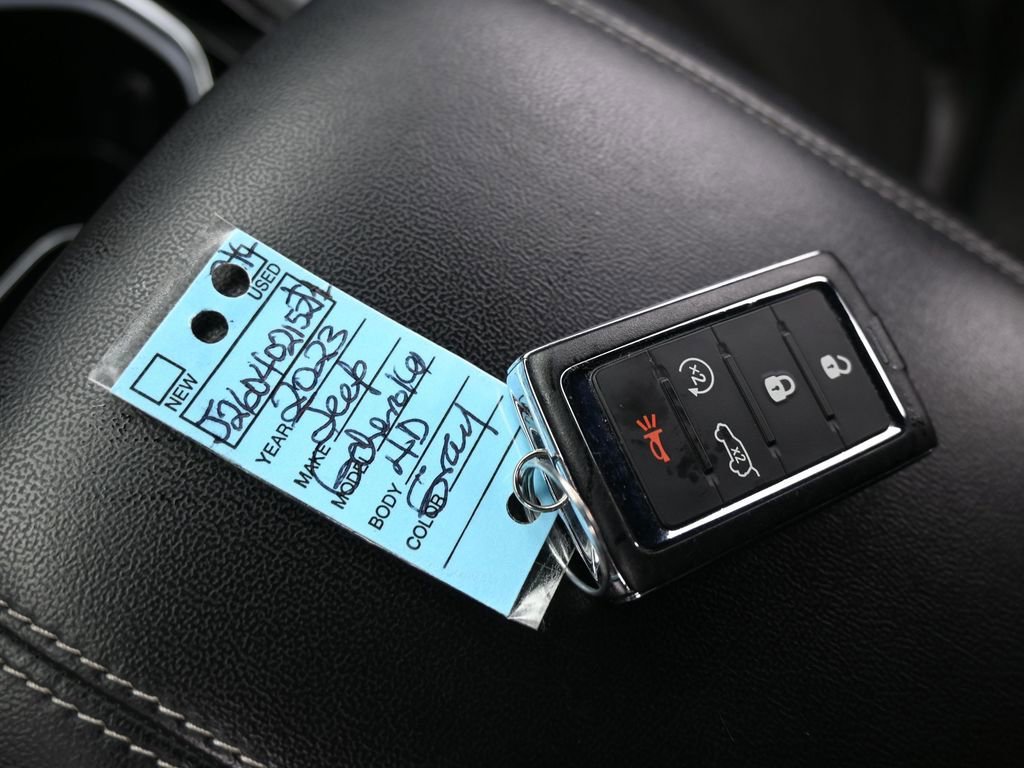 Used 2023 Jeep Grand Cherokee L Laredo AWD/4WD image 24