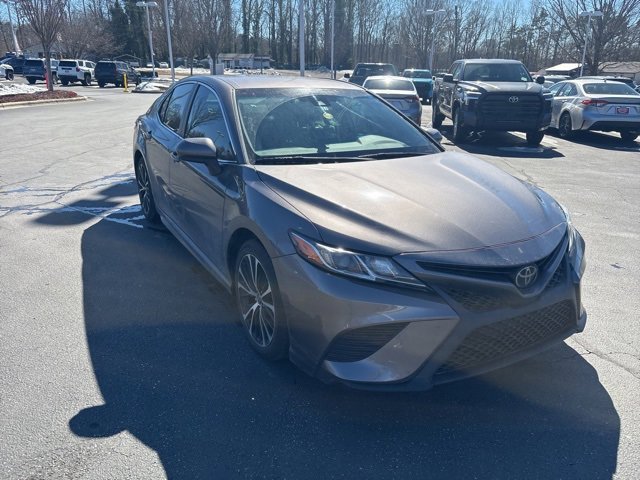 Used 2020 Toyota Camry SE image 3
