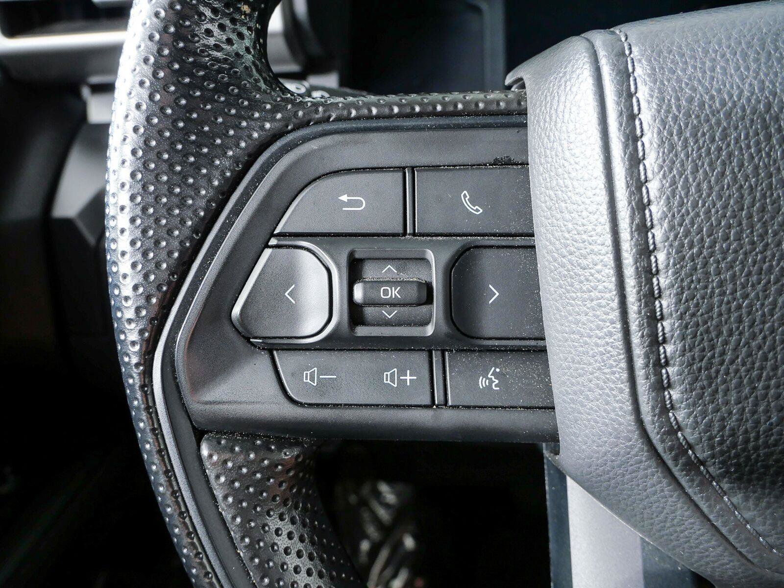 Used 2025 Toyota Tacoma SR AWD/4WD image 11