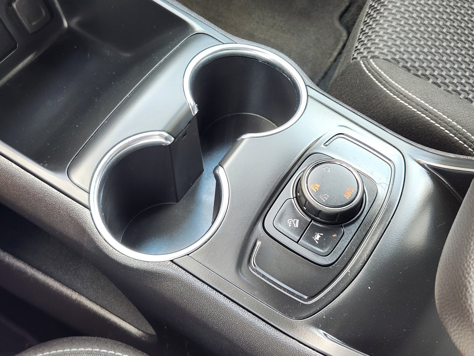 Used 2024 GMC Terrain SLE AWD/4WD image 22