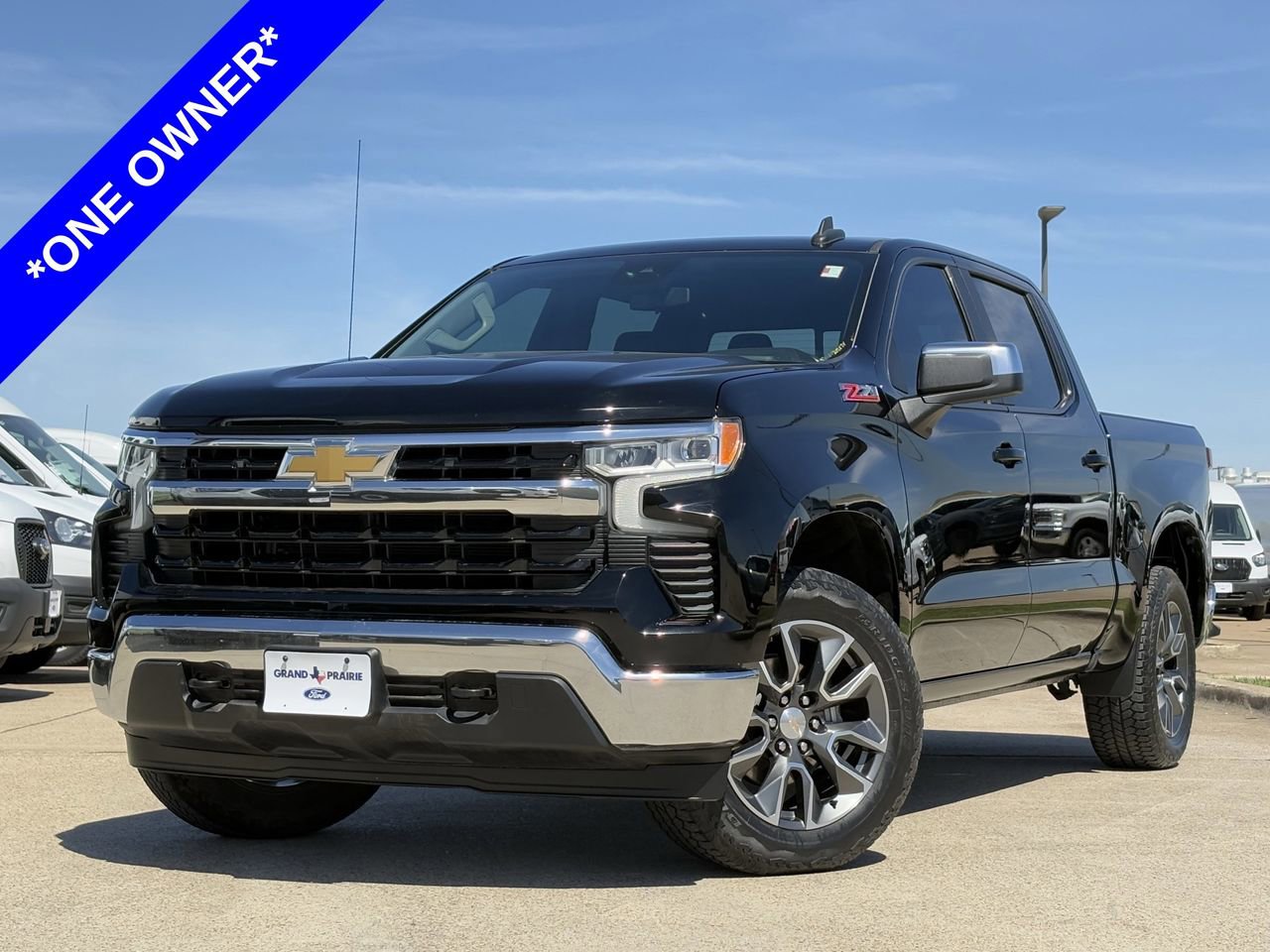 Used 2022 Chevrolet Silverado 1500 LT w/ Z71 Off-Road Package image 2