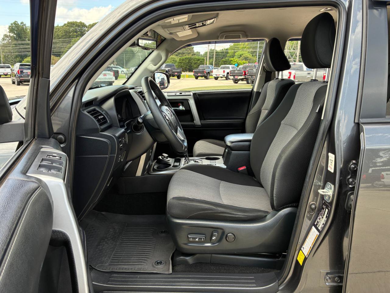 Used 2022 Toyota 4Runner SR5 AWD/4WD image 11