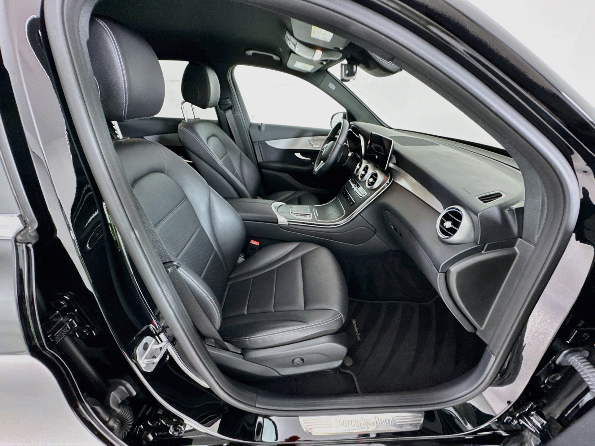 Used 2022 Mercedes-Benz GLC 300 image 29