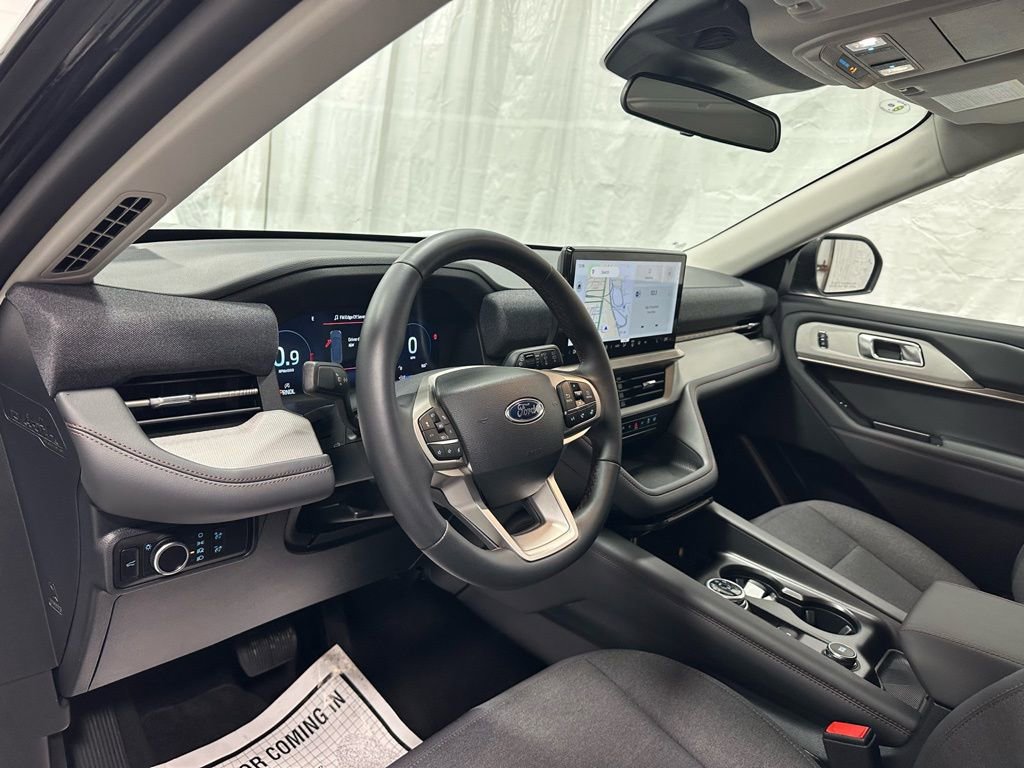 Used 2025 Ford Explorer Active AWD/4WD image 15
