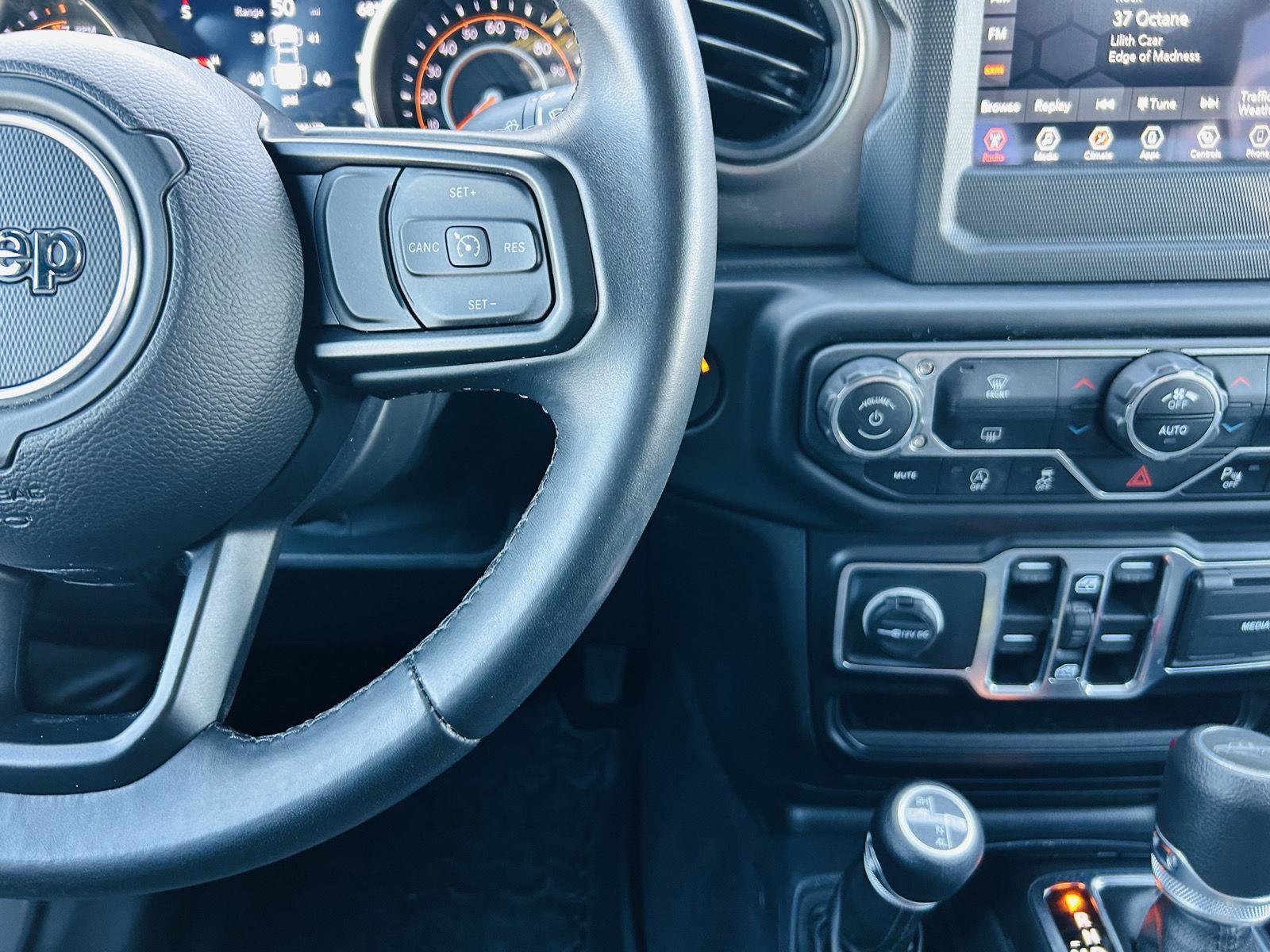 Used 2021 Jeep Gladiator Sport image 14