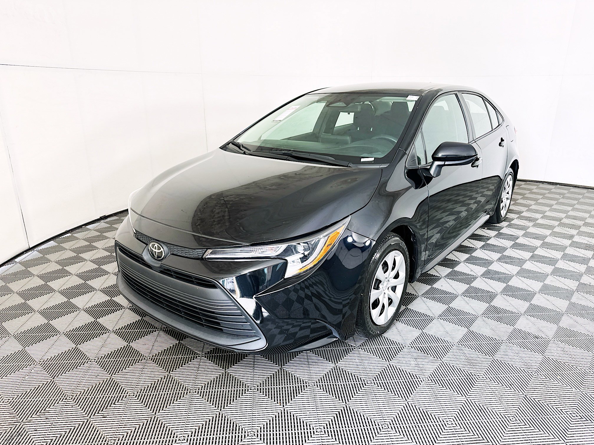 Used 2024 Toyota Corolla LE FWD image 7