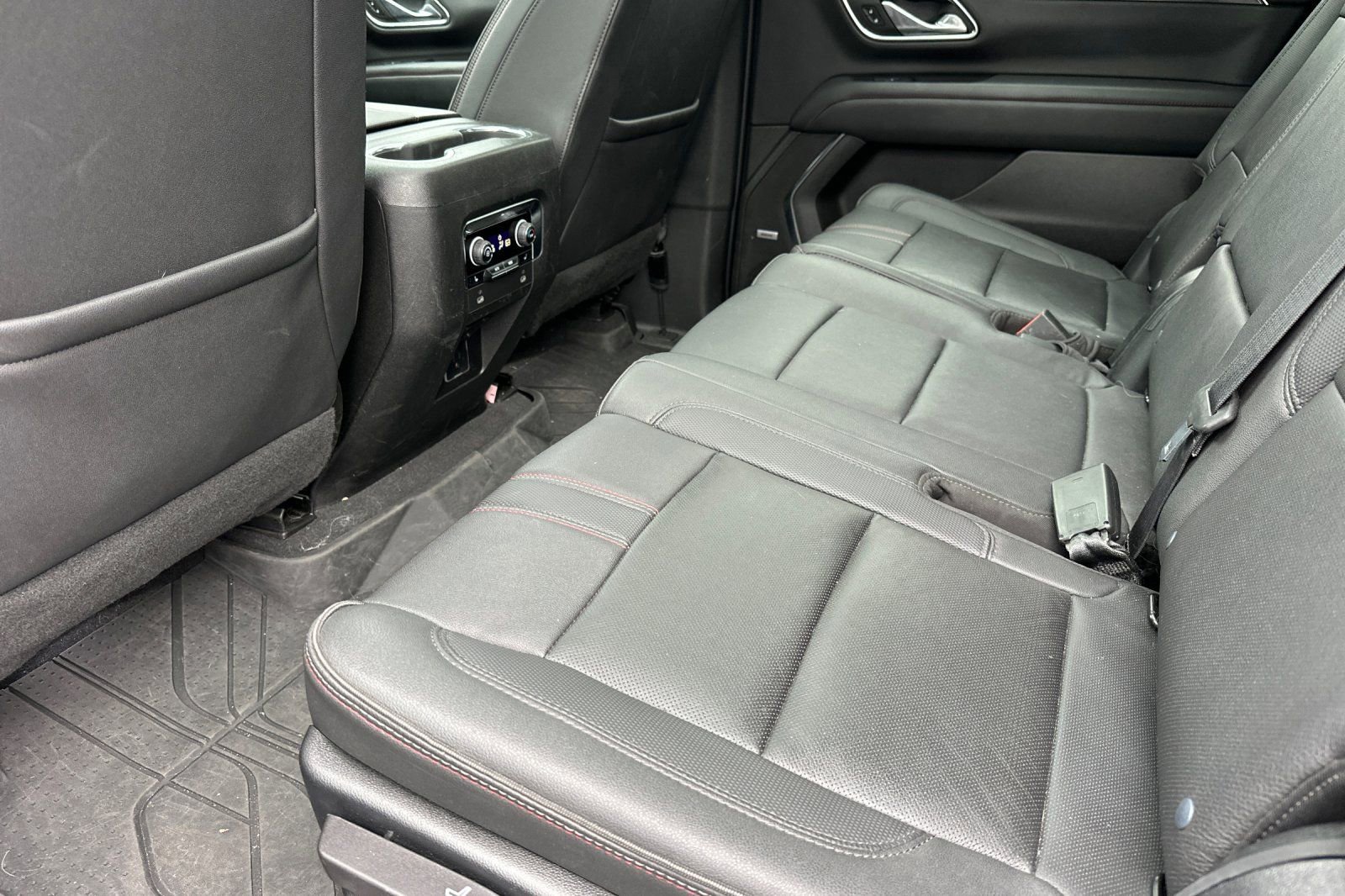 Used 2023 Chevrolet Suburban RST w/ Luxury Package image 14