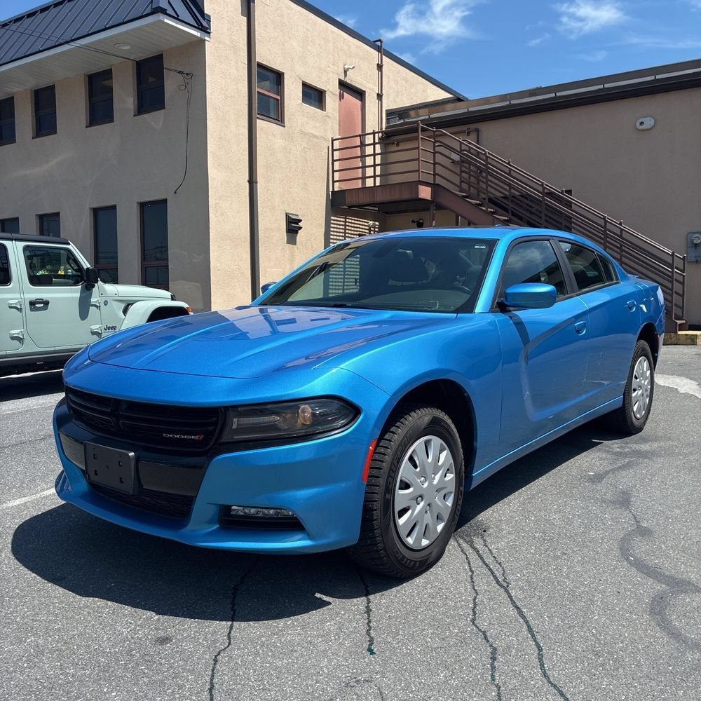 Used 2016 Dodge Charger SXT w/ Rallye Group RWD image 2