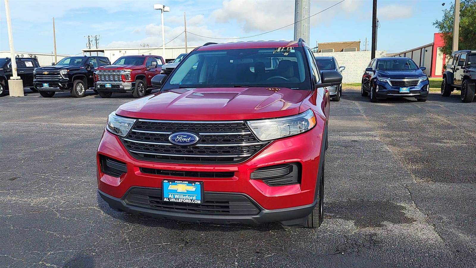 Used 2023 Ford Explorer XLT image 3