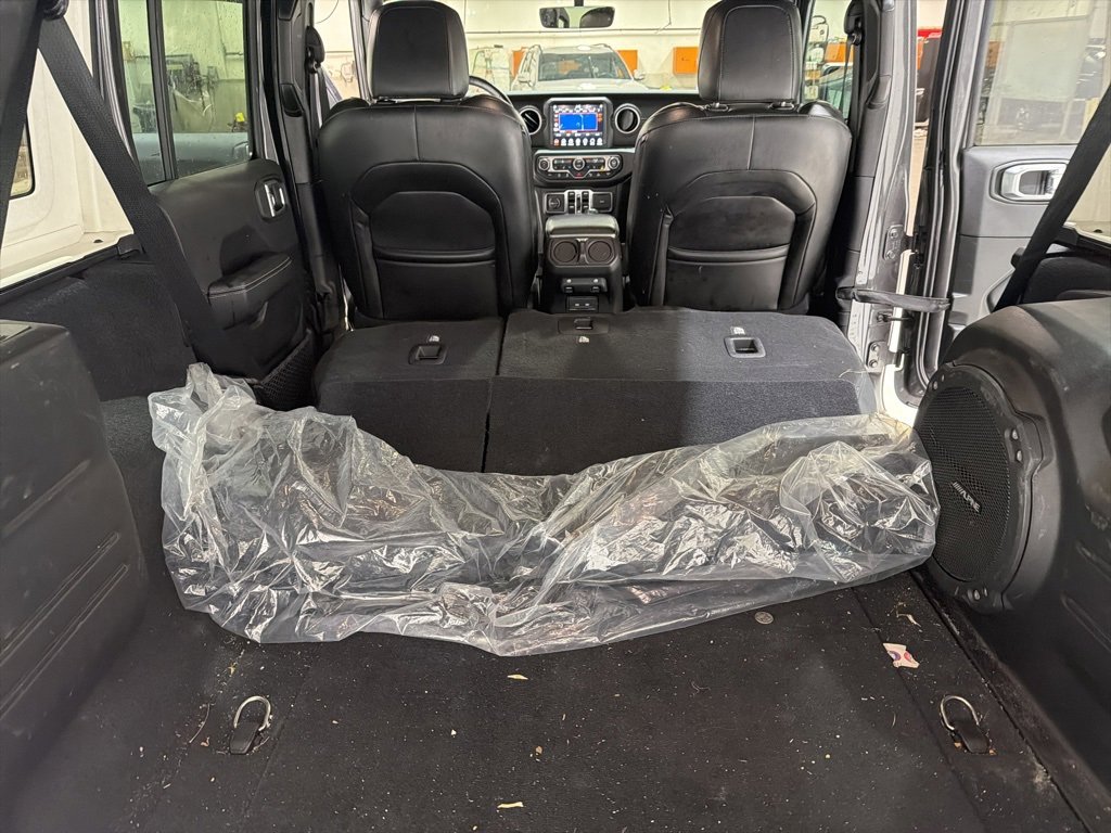 Used 2021 Jeep Wrangler Unlimited Sahara image 40