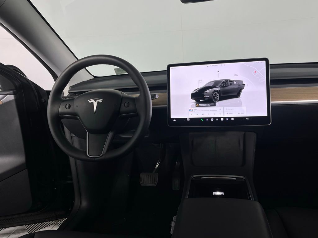 Used 2025 Tesla Model Y Long Range image 16