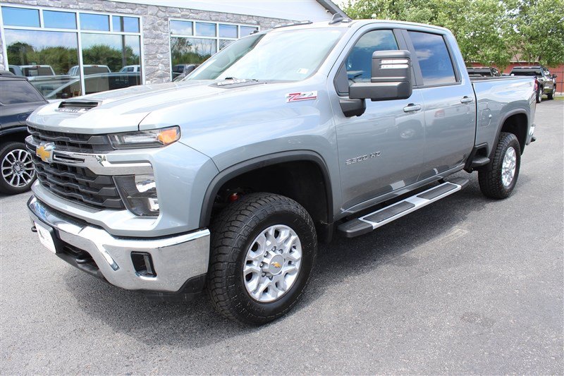 Used 2024 Chevrolet Silverado 2500 LT w/ All Star Edition AWD/4WD image 3