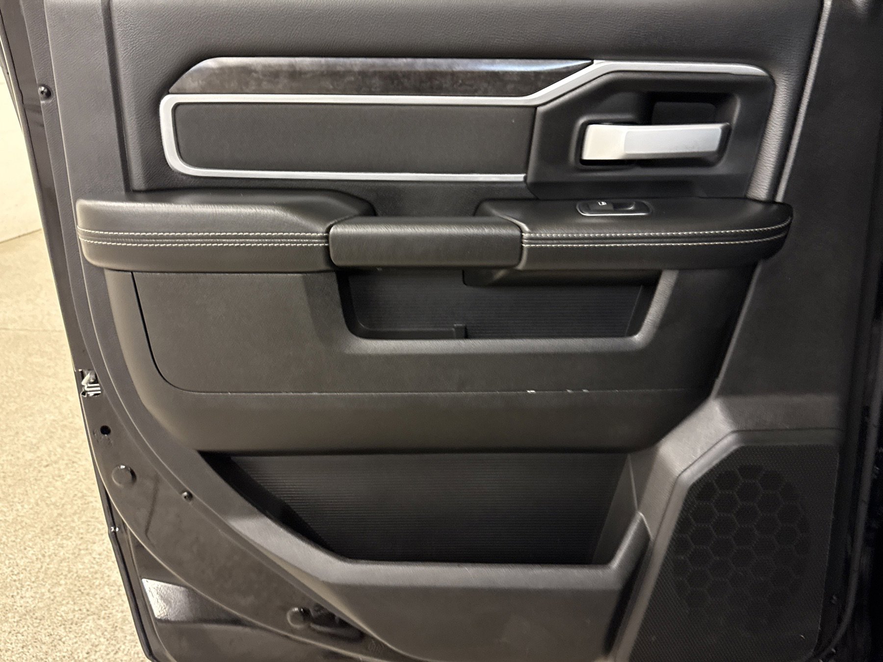 Used 2024 RAM 2500 Big Horn w/ Bed Utility Group image 10