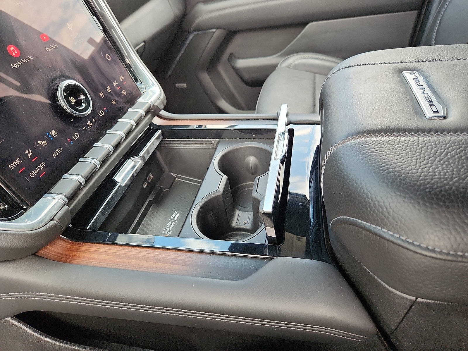 Used 2025 GMC Yukon Denali AWD/4WD image 20