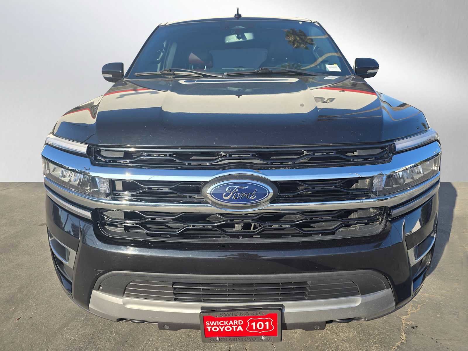 Used 2023 Ford Expedition Limited image 8