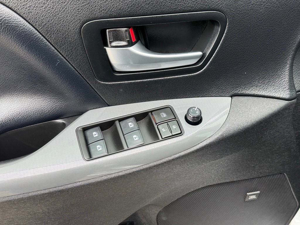 Used 2020 Toyota Sienna SE Premium w/ Nightshade Edition FWD image 14