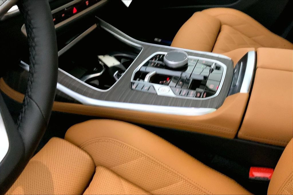 New 2026 BMW X7 xDrive40i w/ Premium Package AWD/4WD image 6