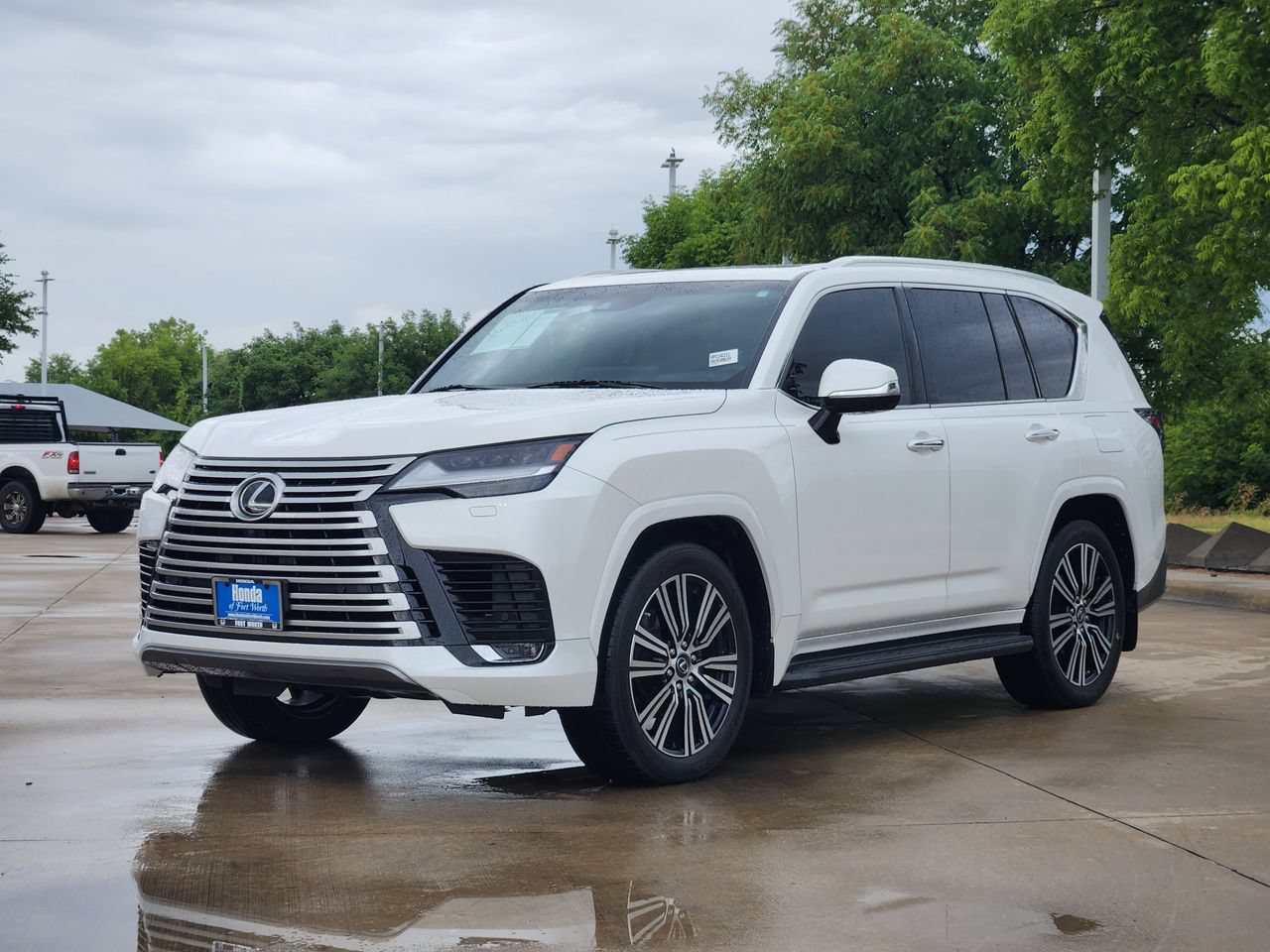 Used 2023 Lexus LX 600 4WD w/ Luxury Package image 3