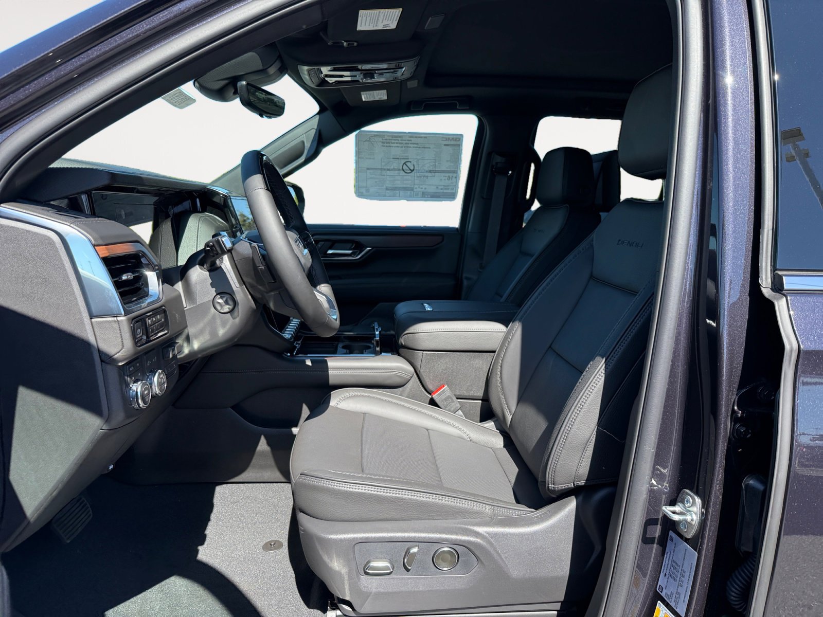 New 2026 GMC Yukon Denali w/ Denali Reserve Package AWD/4WD image 10