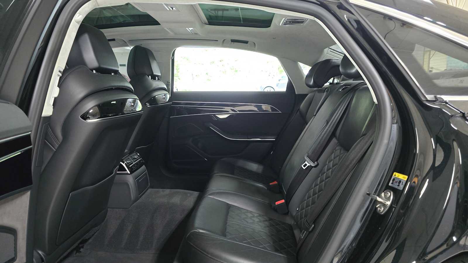 Used 2020 Audi S8 L w/ S8 Executive Package AWD/4WD image 16