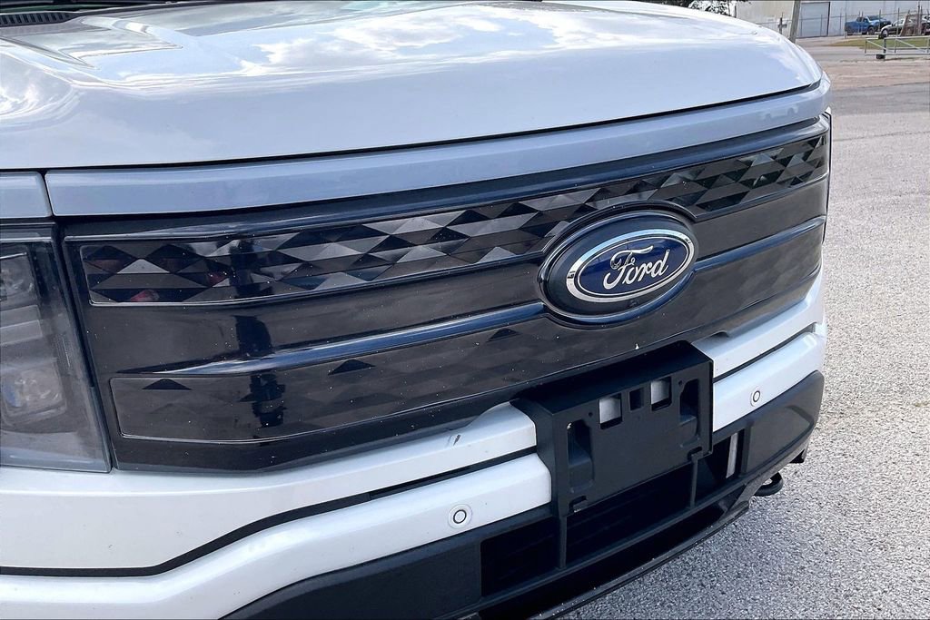 Used 2023 Ford F150 Lightning Platinum image 32