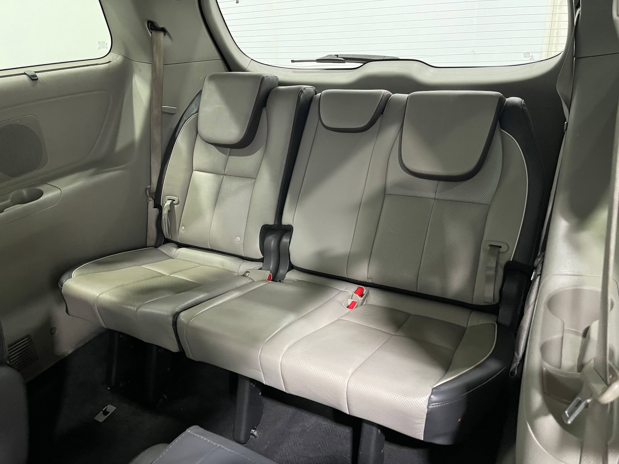 Used 2017 Kia Sedona EX image 30