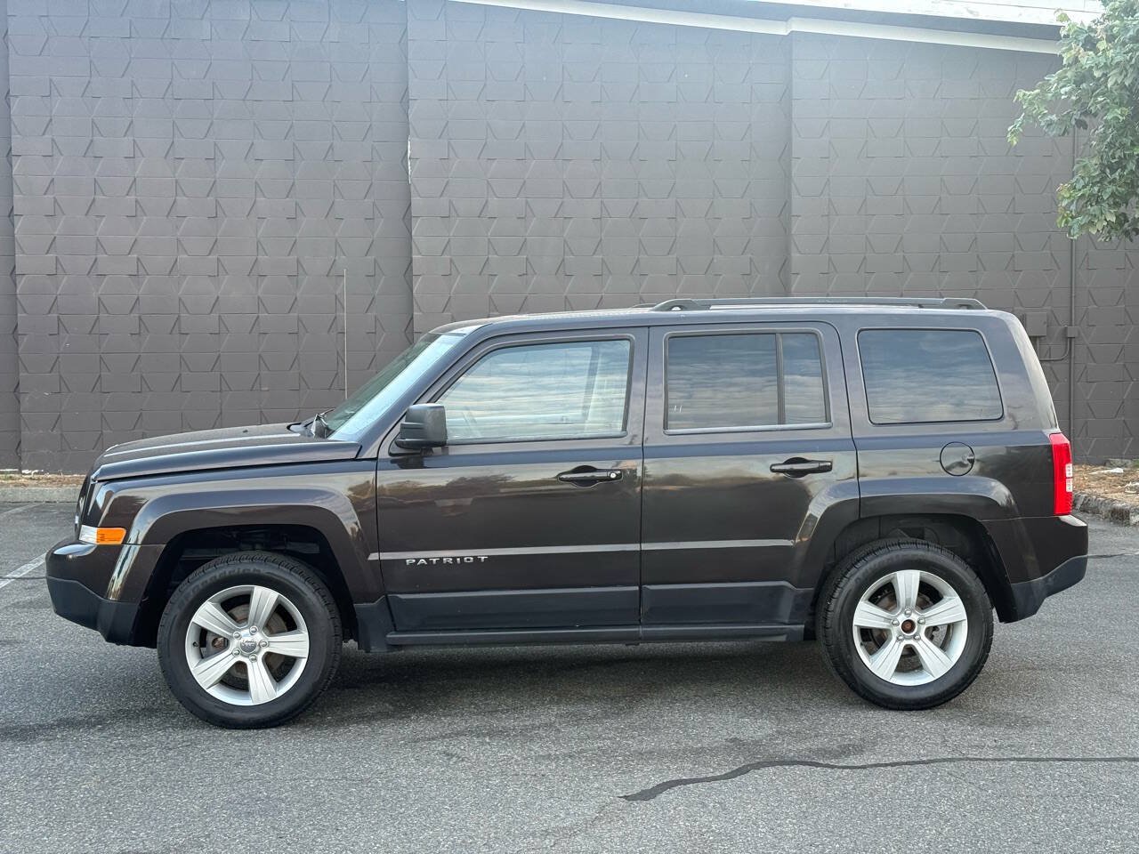 Used 2014 Jeep Patriot Sport w/ Power Value Group AWD/4WD image 5