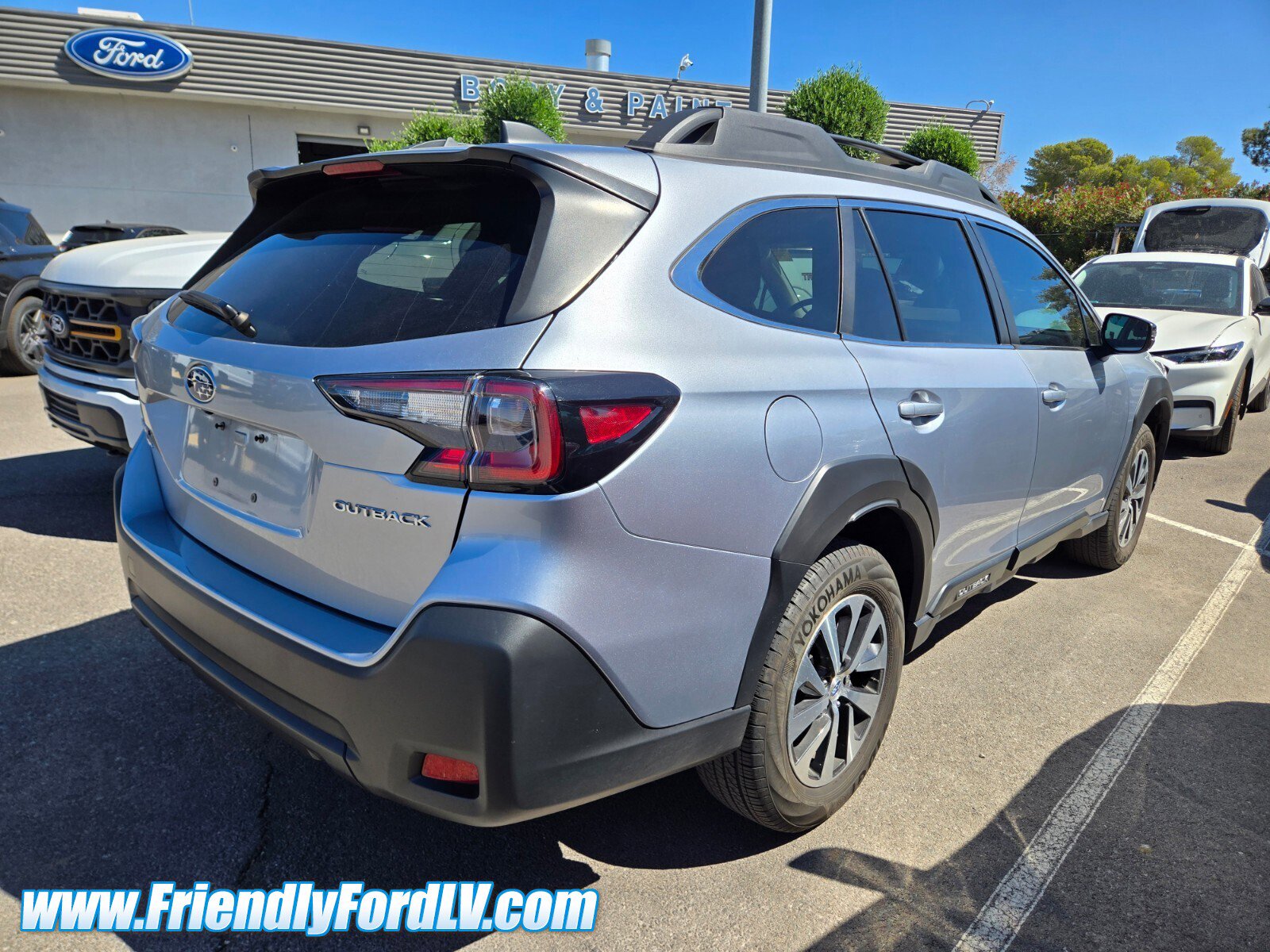 Used 2025 Subaru Outback Premium AWD/4WD image 2