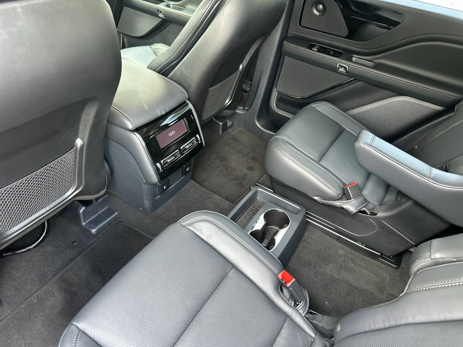 New 2026 Lincoln Aviator Reserve w/ Jet Appearance Package RWD image 11