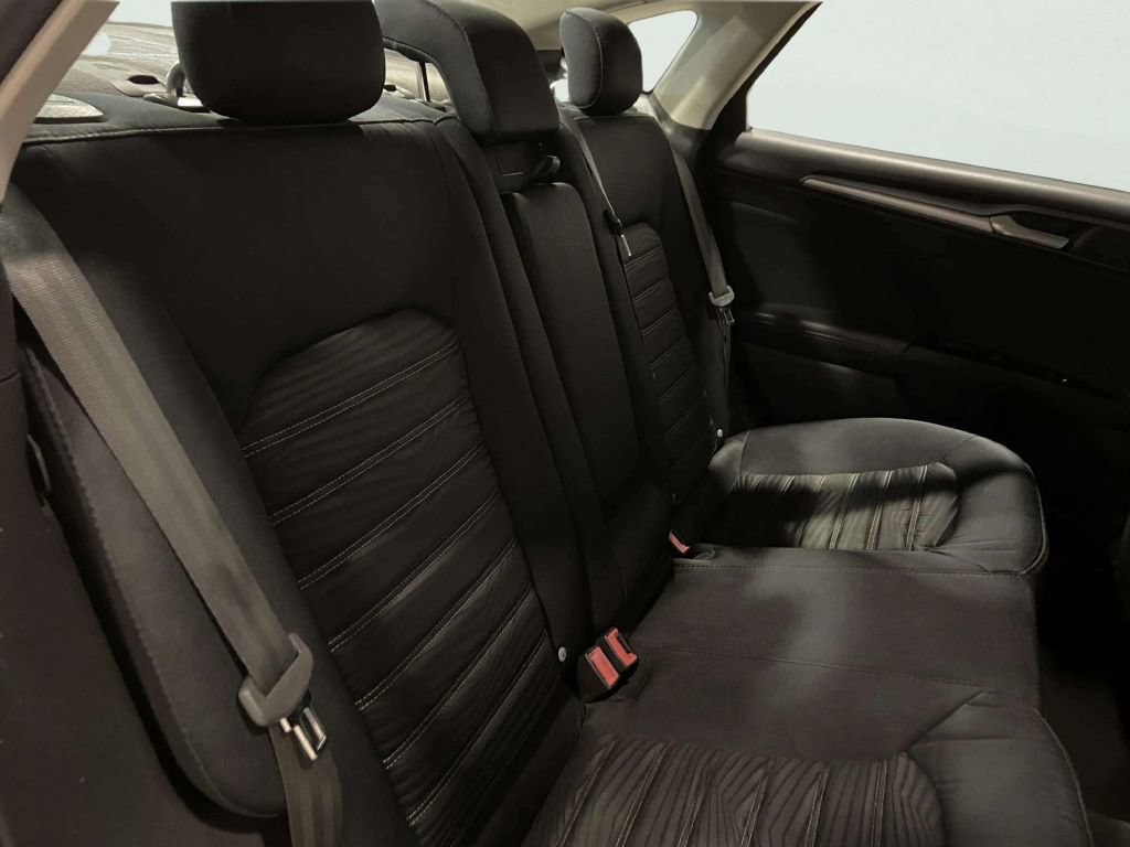Used 2016 Ford Fusion SE image 23