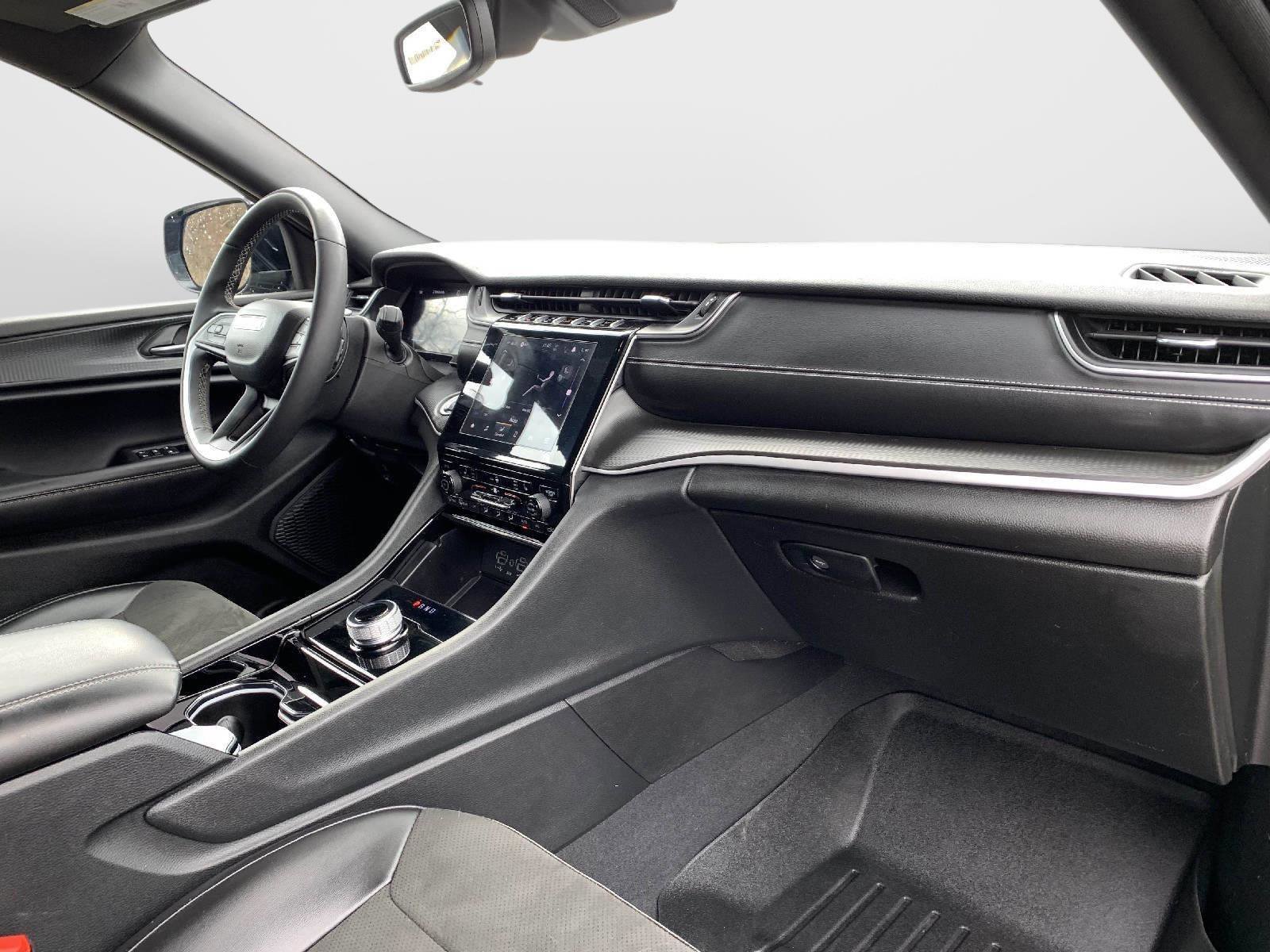 Used 2023 Jeep Grand Cherokee Altitude image 42