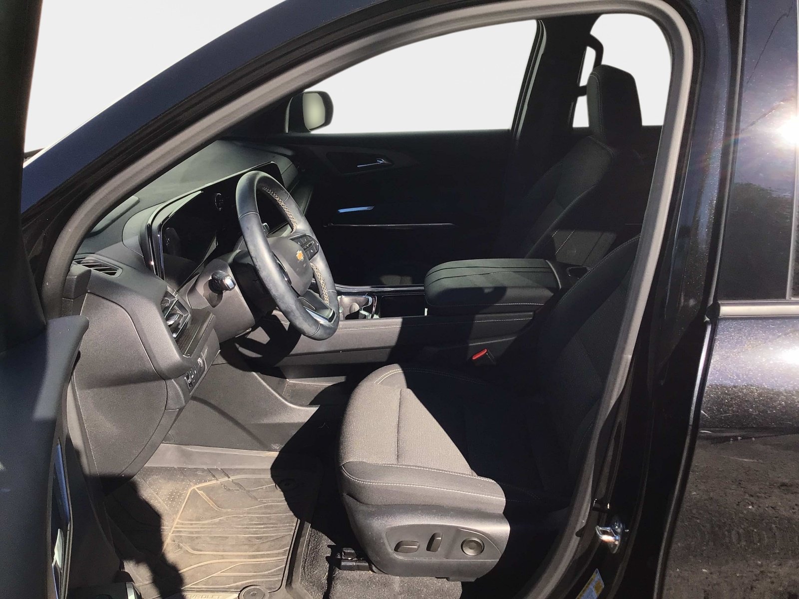 Used 2025 Chevrolet Traverse LT w/ Driver Confidence Package FWD image 9