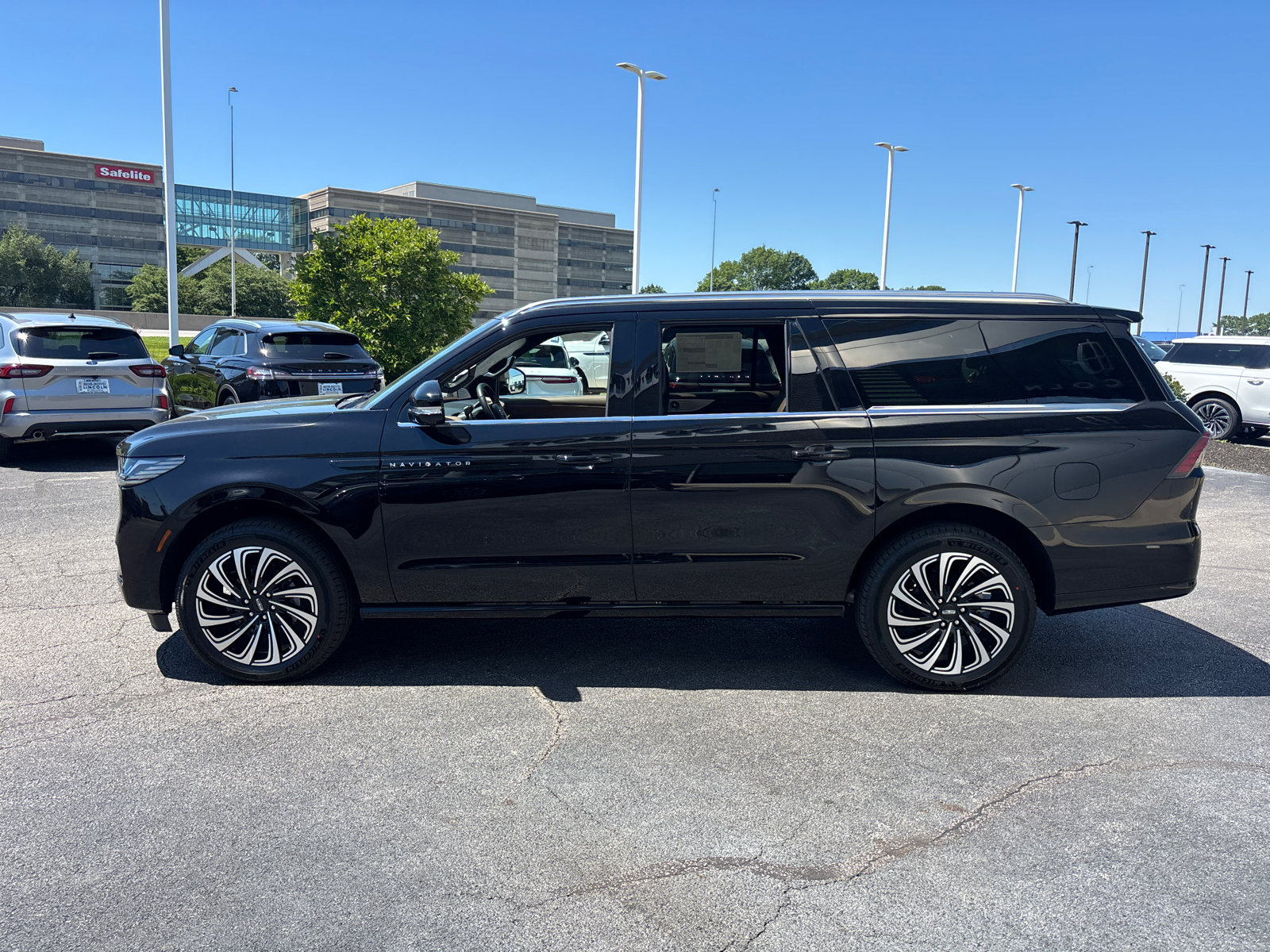 New 2026 Lincoln Navigator L Black Label AWD/4WD image 4