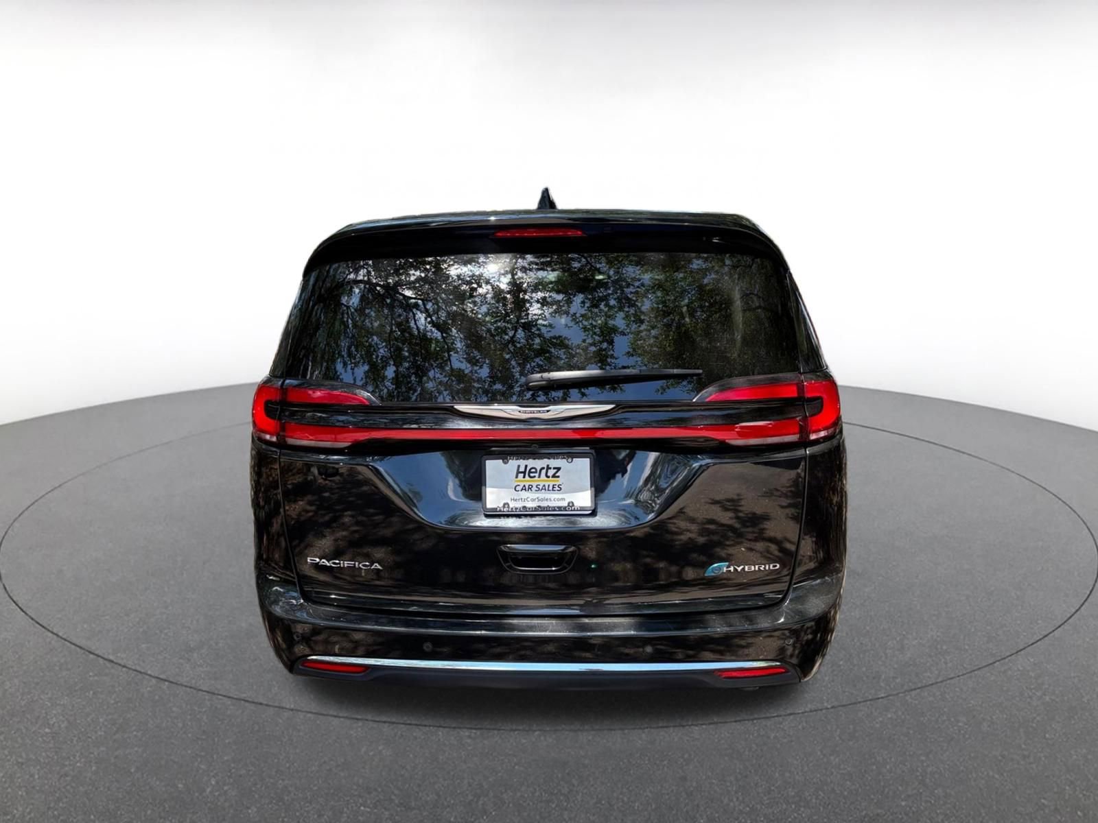 Used 2023 Chrysler Pacifica Touring-L FWD image 6