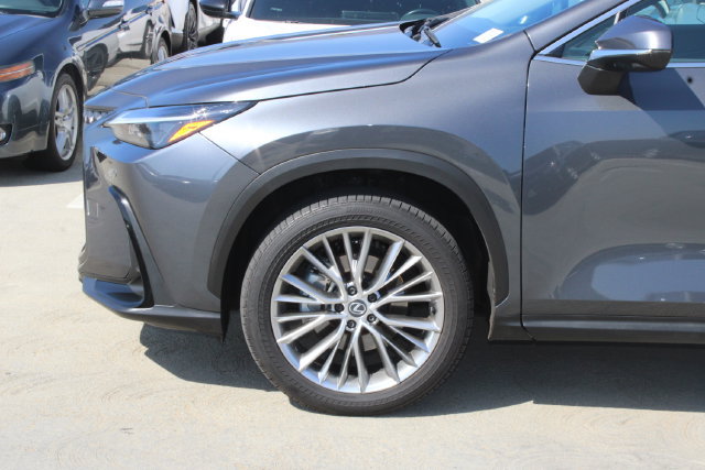 Certified 2025 Lexus NX 350 AWD w/ Accessory Package (2T) image 4
