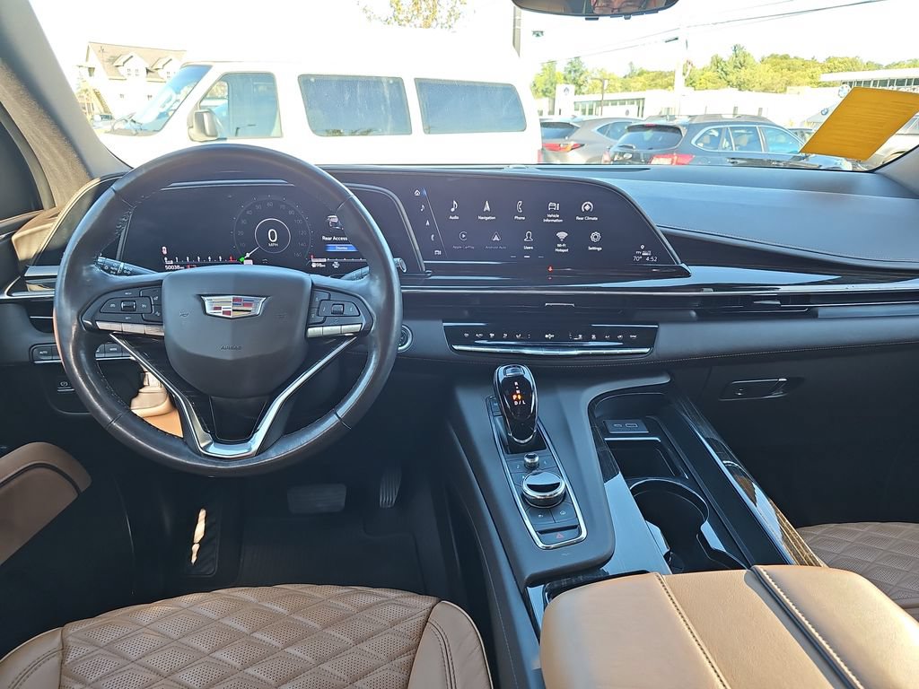 Used 2022 Cadillac Escalade Premium Luxury AWD/4WD image 12